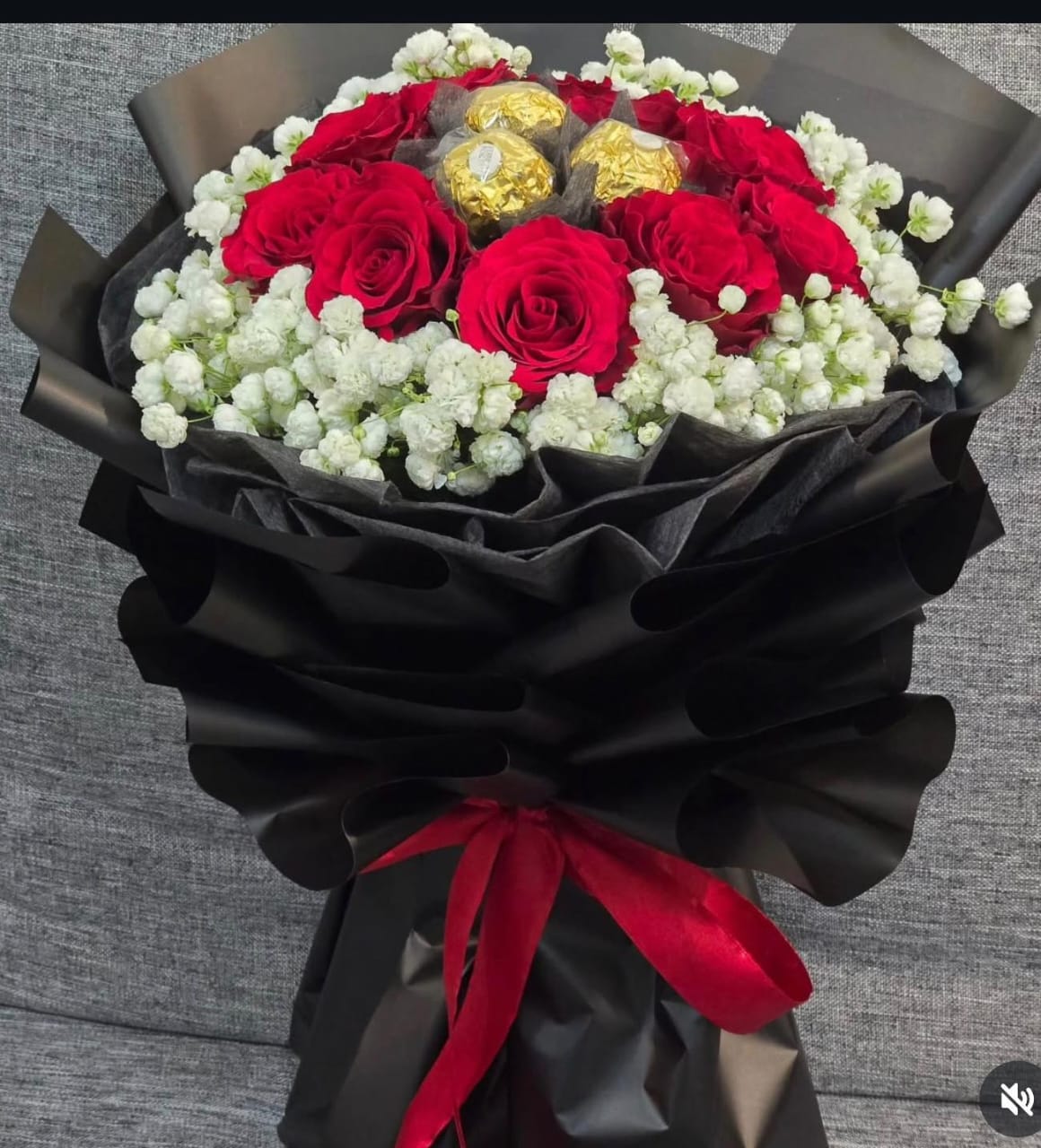 Crimson Romance stalk red rose bouquet RM150